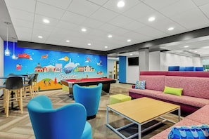 Lobby sitting area - Tru By Hilton Princeton (Princeton)