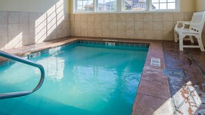 Alberca al aire libre y alberca climatizada