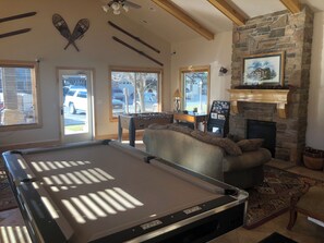 Games room - 3-Bedroom Ski Condo Near Snowbasin & Powder Mountain- Hot Tub & Pool (Huntsville)