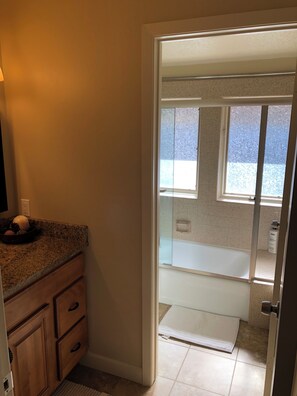 Shower, hair dryer, towels, soap - 3-Bedroom Ski Condo Near Snowbasin & Powder Mountain- Hot Tub & Pool (Huntsville)