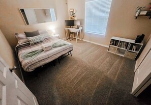 Iron/ironing board, WiFi, bed sheets