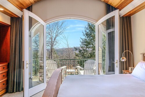 Retreat w/ Southern Views | Hot Tub | Club Access