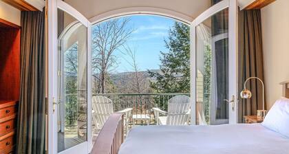 Retreat w/ Southern Views | Hot Tub | Club Access