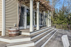 Terrace/patio - Retreat w/ Southern Views | Hot Tub | Club Access (Hartford)