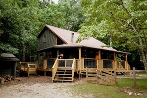 Exterior - The Ellijay Olive 🫒 | A Warm Modern Cabin in the Woods (Gilmer County)