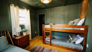 2 bedrooms, desk, free WiFi, bed sheets