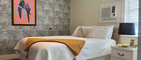 Bügeleisen/Bügelbrett, Reisekinderbett, kostenloses WLAN, Bettwäsche