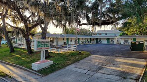 Exterior - Studio, mini fridge/coffee DT Safety Harbor (Safety Harbor)