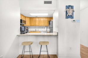 Condo, 1 King Bed with Sofa bed (Sand Dollar E-101) | Private kitchen