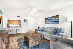Living area - Sand Dollar E-101 (Pensacola Beach)