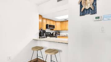 Appartamento, 1 letto king con divano letto (Sand Dollar E-101) | Cucina privata