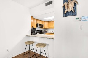 Condo, 1 cama King e sofá-cama (Sand Dollar E-101) | Cozinha privada