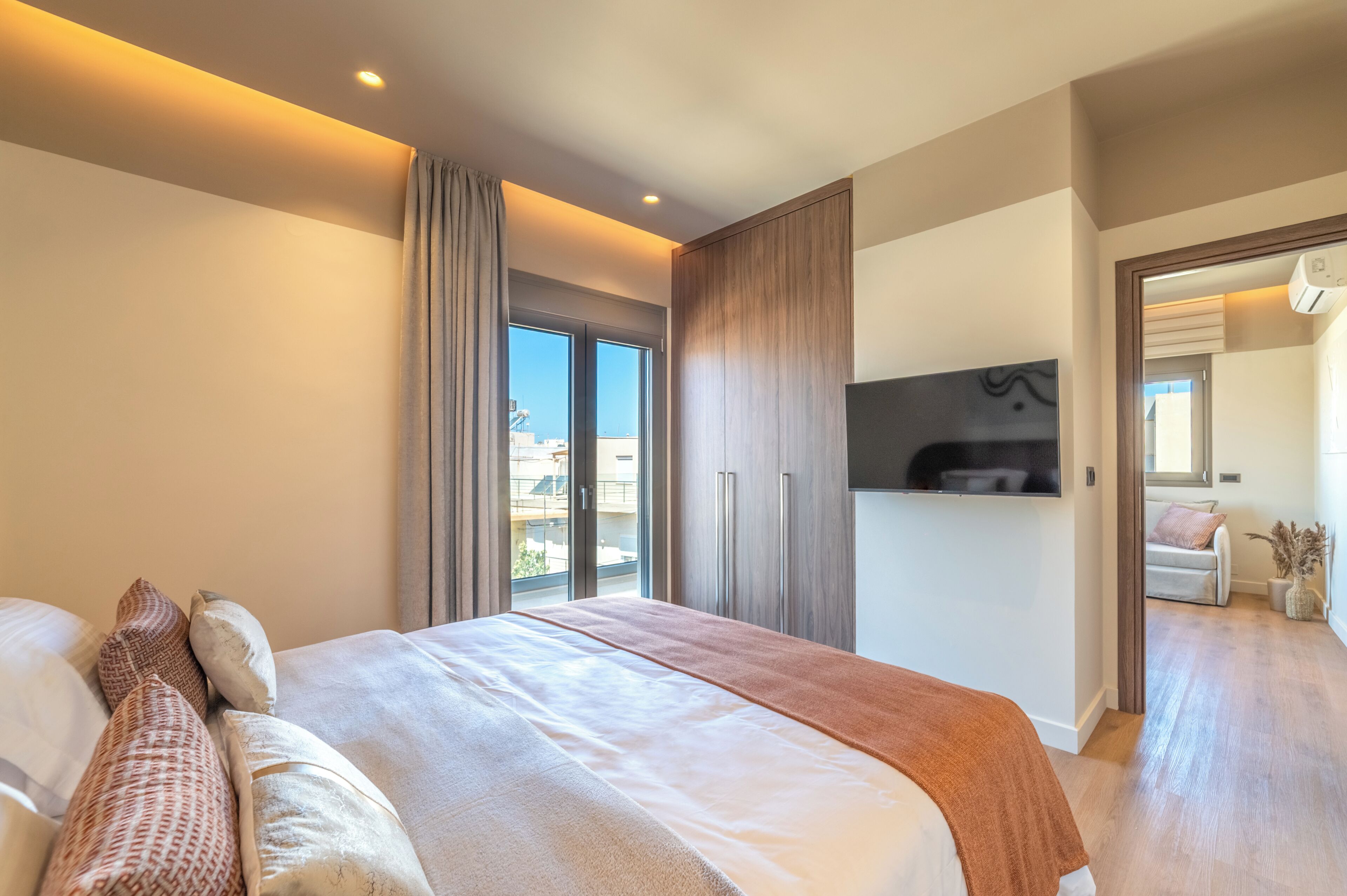Junior Suite, 1 King Bed with Sofa bed, Balcony | Minibar, desk, laptop workspace, soundproofing