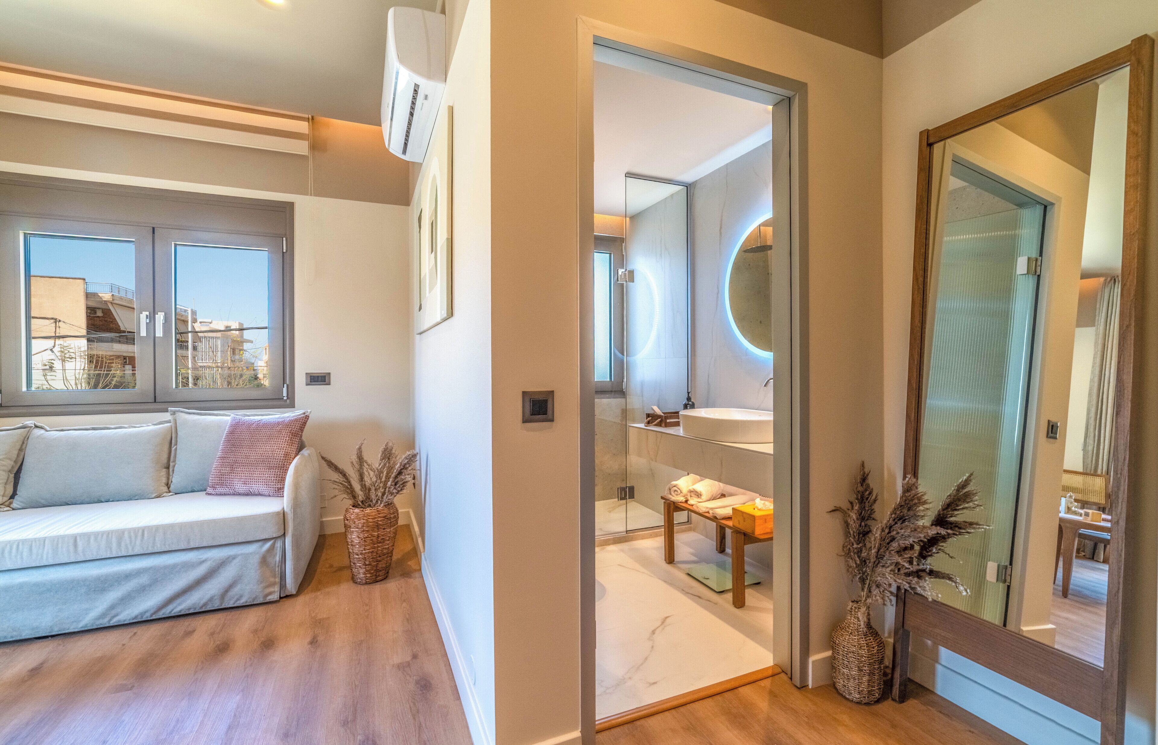Suite Junior, 1 très grand lit et 1 canapé-lit, balcon | Salle de bain