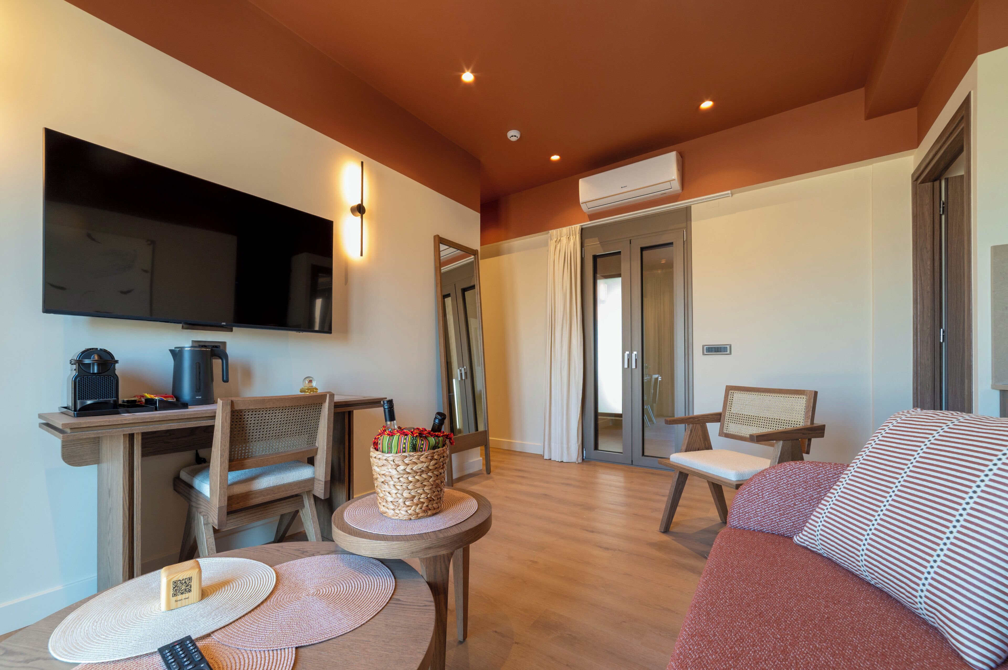 Superior Double Room, 1 King Bed with Sofa bed, Balcony | Living area