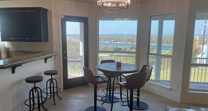 Peaceful, furnished Hill Country home with water views for extended stays.