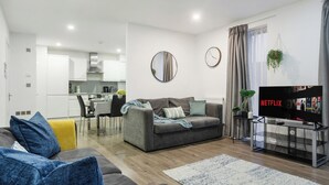 Smart TV - Comfortable 3-Bed close to Excel Ideal for Groups (London)