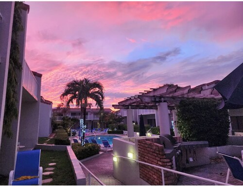 Lux Escape 50% Off—My Vac'n Plans Fell Through! Townhouse Resort on Ocean Blvd