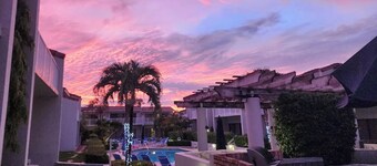 Lux Escape 50% Off—My Vac'n Plans Fell Through! Townhouse Resort on Ocean Blvd