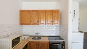 Frigorifero, piano cottura, macchina per tè/caffè