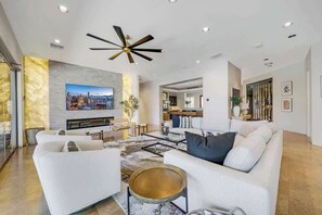 Interior - Luxury Palm Paradise (Bermuda Dunes)