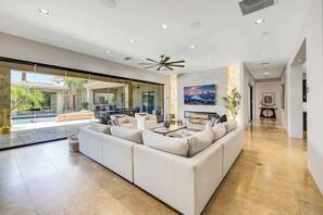 Interior - Luxury Palm Paradise (Bermuda Dunes)