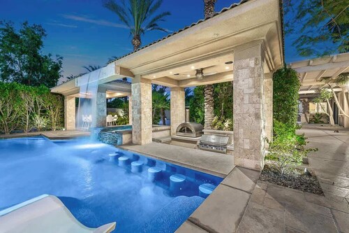 Luxury Palm Paradise