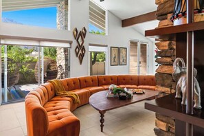Interior - The Orange Cactus: Palm Springs (Palm Springs)
