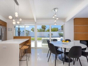 Dining - Boho Modern: Luxe in Palm Springs (Palm Springs)