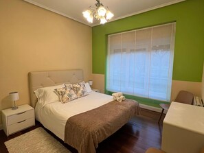 2 bedrooms, iron/ironing board, travel crib, free WiFi