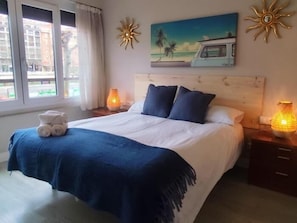 2 slaapkamers, een strijkplank/strijkijzer, reisbedje, gratis wifi