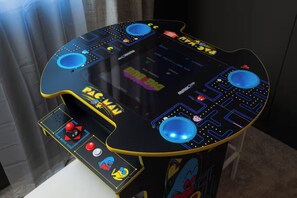 Games room - The Arcade Oasis, fun for families in Loveland! (Loveland)