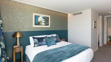 Studio, Balcony, Sea View | In-room safe, blackout curtains, iron/ironing board, free WiFi