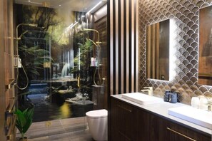 Studio Suite, Balcony, Mountain View | Bathroom | Bathrobes, slippers - Tirohanga Nui (Oamaru)