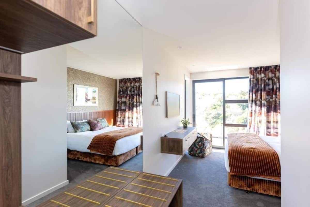 Studio, Balcony, Sea View | In-room safe, blackout curtains, iron/ironing board, free WiFi