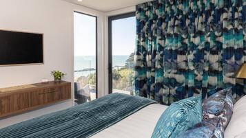 Caja de seguridad en la habitación y cortinas blackout