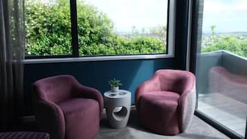 Studio, Balcony, Mountain View | Interior