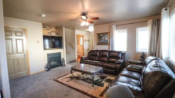 Smart TV, fireplace, table tennis