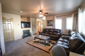 Smart TV, fireplace, table tennis