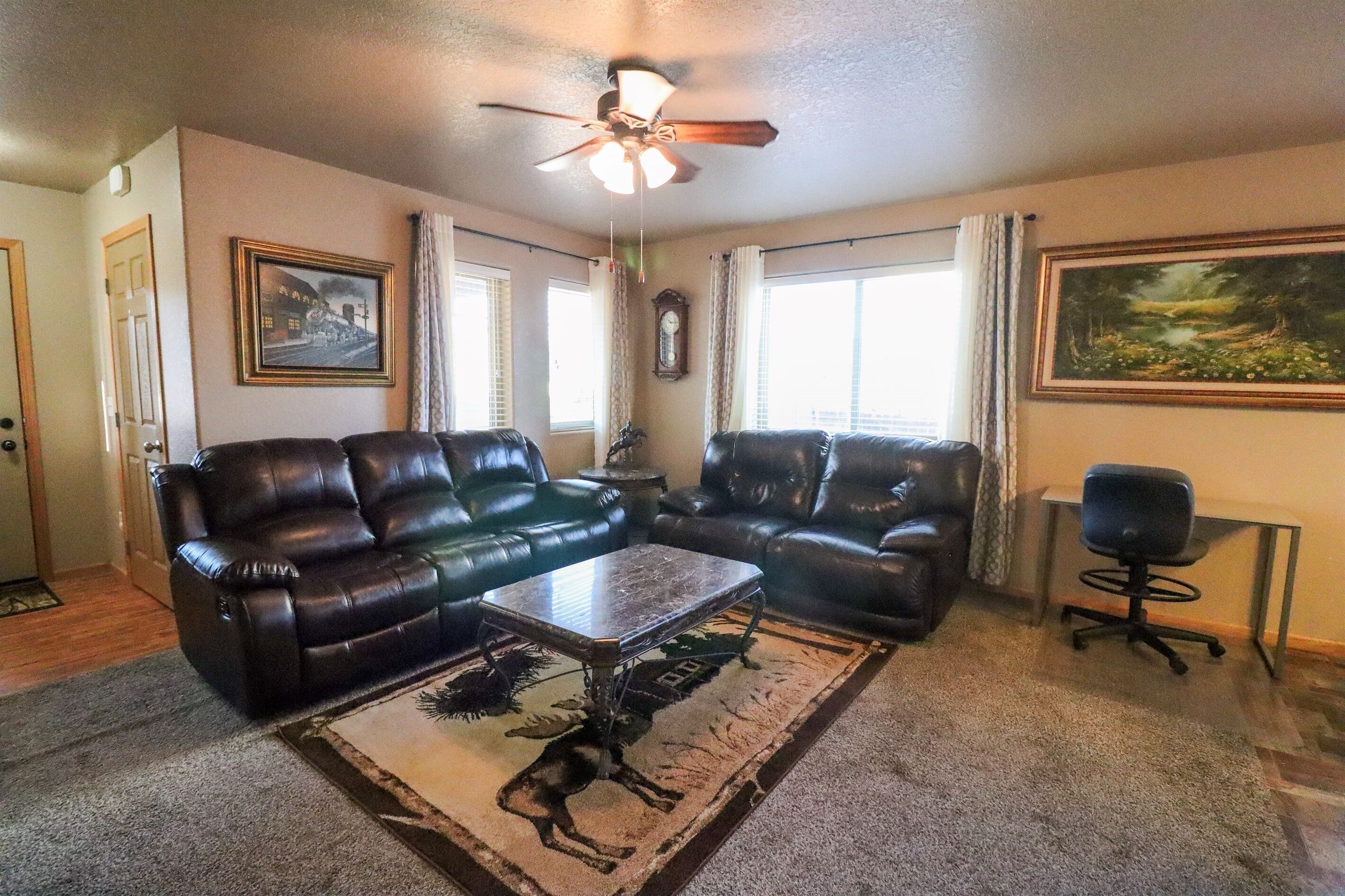 Smart TV, fireplace, table tennis