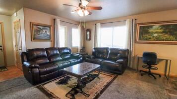 Smart TV, fireplace, table tennis