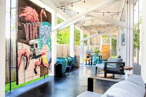 Terrace/patio - Galveston Beach House Near Seawall, Dining & EV Charger (Galveston)