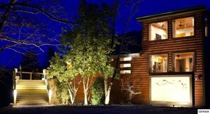Exterior - 5BR w/Hot Tub*Arcades*Firepit*Comm Pool*Sleeps 18! (Pigeon Forge)