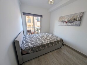 Iron/ironing board, Internet, bed sheets - View of the sea. Torrevieja (Torrevieja)
