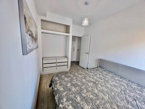 Bügeleisen/Bügelbrett, Internetzugang, Bettwäsche
