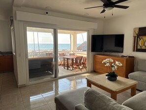 Living area - Awake to the Sea - Private beachfront apartment - Nuevo Vallarta (Bucerías)