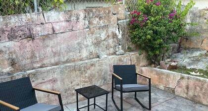 Cozy Studio 4 mins to Beach 10 mins to Downtown