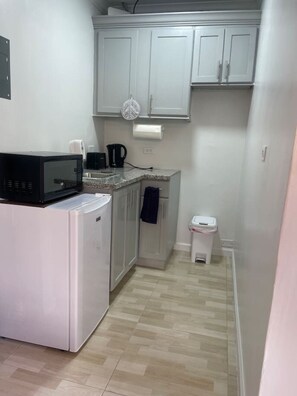 Coffee/tea maker, toaster, cookware/dishes/utensils