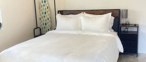 Desk, iron/ironing board, WiFi, bed sheets