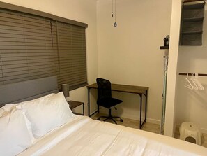 Desk, iron/ironing board, WiFi, bed sheets - Quiet 1BR: 4 mins to Beach 10 mins to Downtown (Nassau)